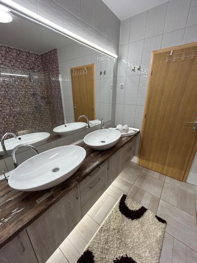 Sobe Zimmer Frei Pozega Exterior photo